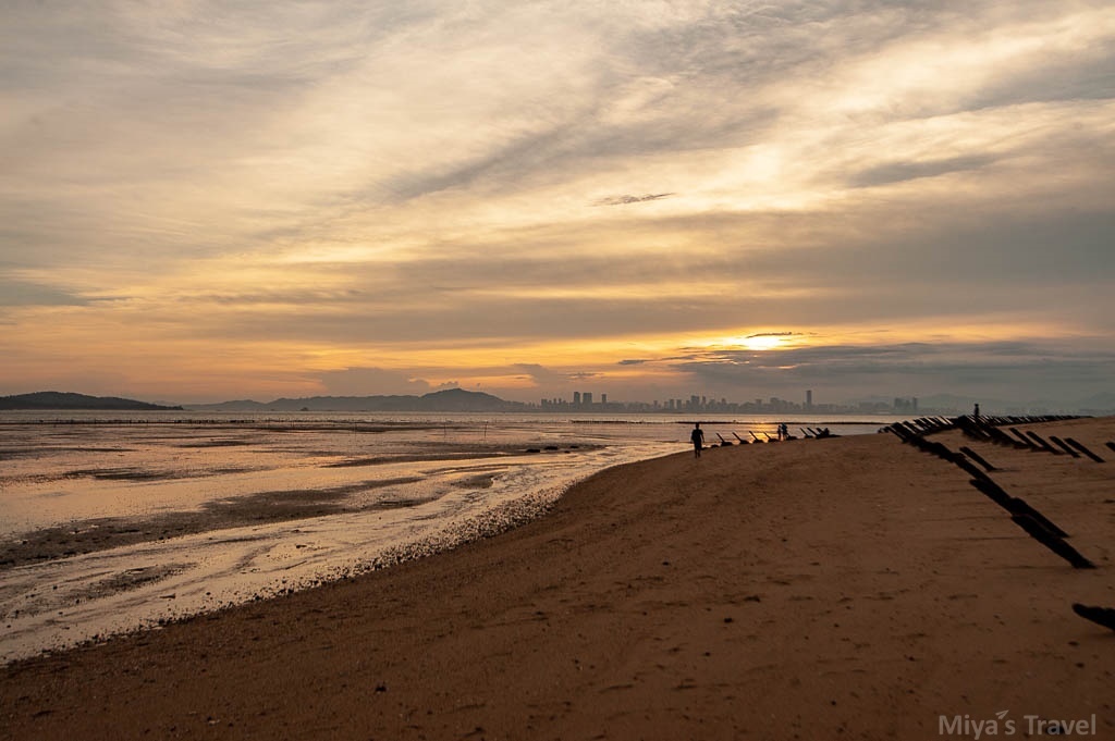 金門看夕陽首選 在沙灘上享用夕陽 遠眺廈門島 慈湖落日觀海平台 免門票 Miya S Travel 米雅愛旅行 痞客邦 金門看夕陽首選 在沙灘上享用夕陽 遠眺廈門島 慈湖落日觀海平台 免門票 Miya S Travel 米雅愛旅行 痞客邦