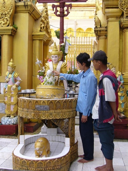 044_Shwedagon.jpg