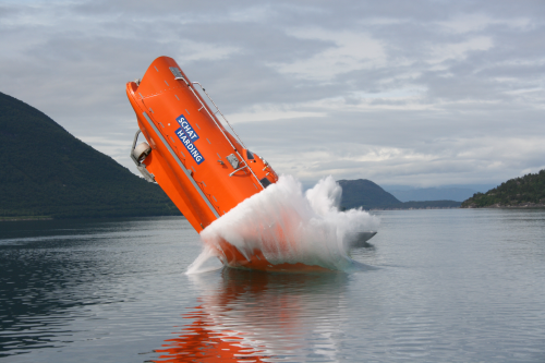 Schat-Harding-FF1200-lifeboat-55m-freefall-test-2009-Crystic-Crestomer-1152PA-bonded-hull-bulkheads.jpg