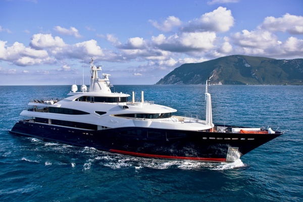 CRN-60m-Superyacht-Blue-Eyes-Photo-Credit-Ferretti-Group.jpg