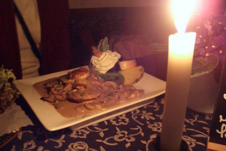 燭光下的晚餐-pork with mushroom & craneberry pear
