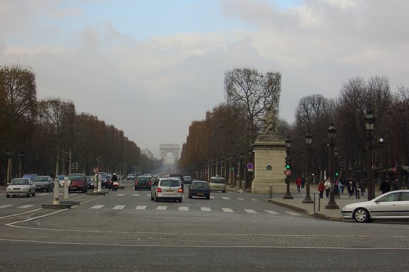 從協和廣場看凱旋門(Blvd Champs Elysees)