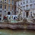 Piazza Navona 角落的噴泉