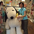 超可愛的大隻Snoopy(在專賣店拍的唷!).JPG