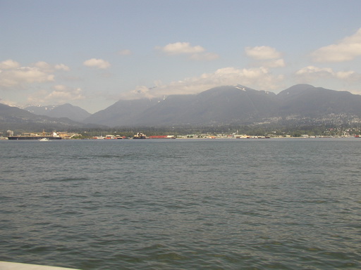 前往Lonsdale Quay Market：沿途風景