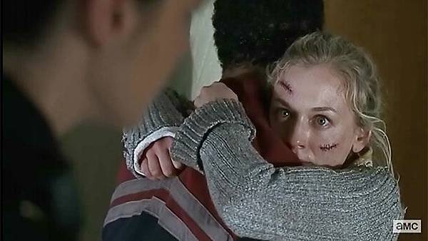 Walking-Dead-508-Hugging.jpg