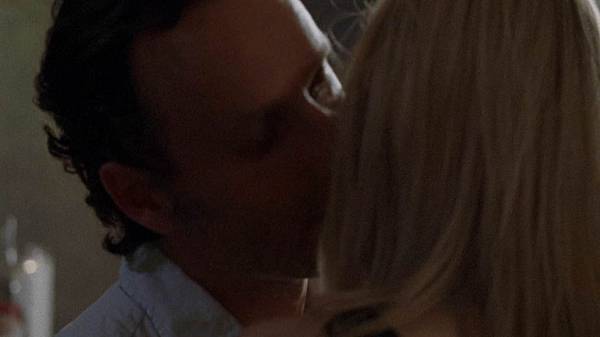 the-walking-dead-rick-grimes-jessie-kiss.jpg