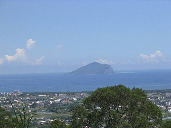 宜蘭風光(遠遠處有龜山島)