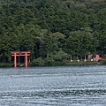 鳥居(箱根湖畔)