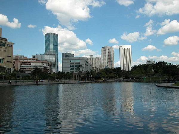 馬來西亞國油雙塔（Petronas Twin Tower）前公園一景