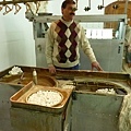 傳統手工地毯工廠-抽蠶絲