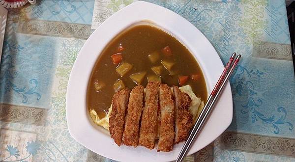 咖哩豬排蛋包飯.jpg