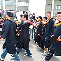 一班一班走，然後旁邊會有學弟妹尖叫+股長