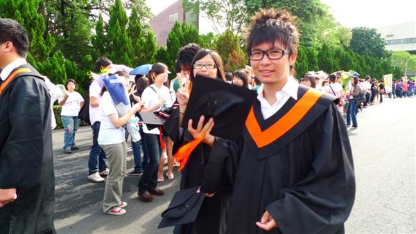 林胖擋住同學了.....