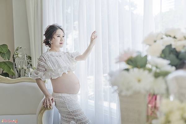 【孕】一生難得的時刻孕婦寫真棚拍體驗 * 台南 奶油泡泡糖婚紗攝影 28W孕媽咪紀念