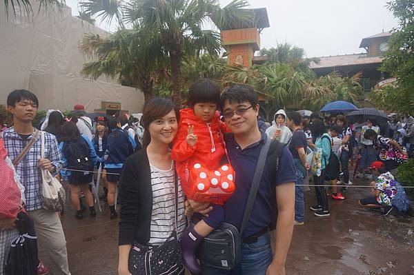 園區工作人員幫我們全家拍一張 園區工作人員幫我們全家拍一張