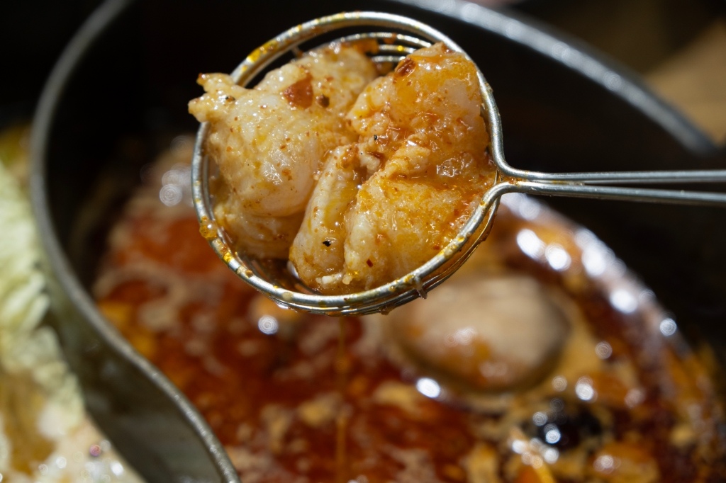 【肉多多火鍋台南新光中山店】好肉雙人餐必點!爆炒石頭湯+川府 【肉多多火鍋台南新光中山店】好肉雙人餐必點!爆炒石頭湯+川府