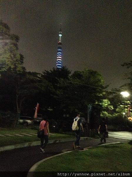 芝公園遠眺東京鐵塔
