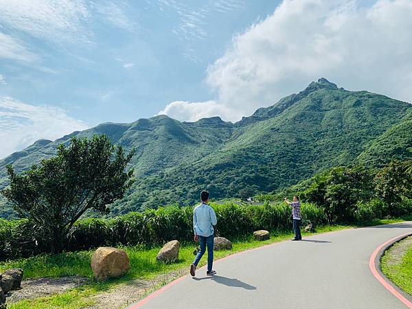 ▲順著山路走，就能來到浪漫公路（山尖路）的觀景台。（圖／歡迎光臨，東宅 Vida Cómoda）