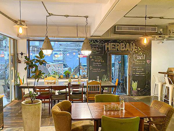 【東食】Herban Kitchen & Bar 二本餐廳｜