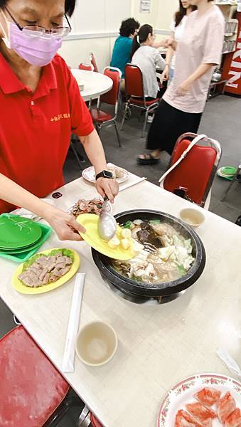 【東食】小紅莓石頭火鍋城｜台北松山美食推薦：40年人氣石頭火