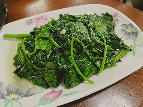 【東食】三味食堂｜台北美食推薦：巨無霸鮭魚握壽司最高！日韓觀