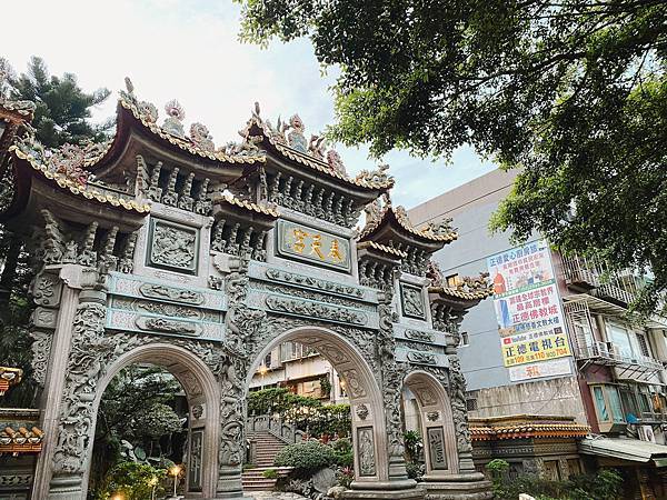 【東遊】虎山親山步道｜台北爬山景點推薦：松山慈惠堂入口開走！