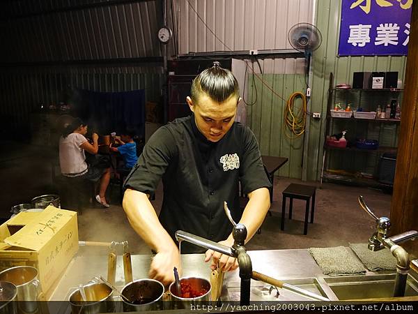 台中南屯 頑者炙燒拉麵,每晚30碗招牌拉麵特價99,愛喝湯的別忘了加湯,大墩11街深夜拉麵  台中南屯 頑者炙燒拉麵,每晚30碗招牌拉麵特價99,愛喝湯的別忘了加湯,大墩11街深夜拉麵