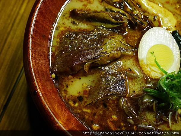 台中南屯 頑者炙燒拉麵,每晚30碗招牌拉麵特價99,愛喝湯的別忘了加湯,大墩11街深夜拉麵  台中南屯 頑者炙燒拉麵,每晚30碗招牌拉麵特價99,愛喝湯的別忘了加湯,大墩11街深夜拉麵