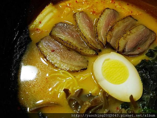 台中南屯 頑者炙燒拉麵,每晚30碗招牌拉麵特價99,愛喝湯的別忘了加湯,大墩11街深夜拉麵  台中南屯 頑者炙燒拉麵,每晚30碗招牌拉麵特價99,愛喝湯的別忘了加湯,大墩11街深夜拉麵