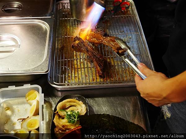 台中南屯 頑者炙燒拉麵,每晚30碗招牌拉麵特價99,愛喝湯的別忘了加湯,大墩11街深夜拉麵  台中南屯 頑者炙燒拉麵,每晚30碗招牌拉麵特價99,愛喝湯的別忘了加湯,大墩11街深夜拉麵