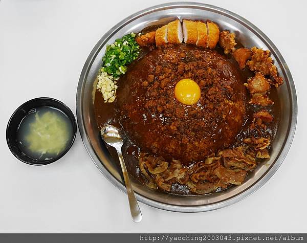 台中西屯 台灣咖哩大墩19街店，迅速竄紅全台的超MIX咖哩登陸台中，巨無霸SIZE重達2.4KG20分內完食無料