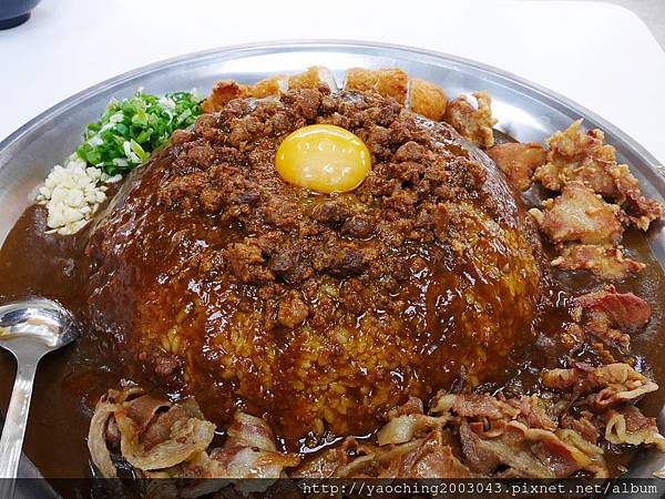 台中西屯 台灣咖哩大墩19街店，迅速竄紅全台的超MIX咖哩登陸台中，巨無霸SIZE重達2.4KG20分內完食無料