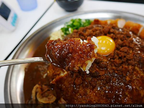 台中西屯 台灣咖哩大墩19街店，迅速竄紅全台的超MIX咖哩登陸台中，巨無霸SIZE重達2.4KG20分內完食無料