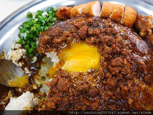 台中西屯 台灣咖哩大墩19街店，迅速竄紅全台的超MIX咖哩登陸台中，巨無霸SIZE重達2.4KG20分內完食無料