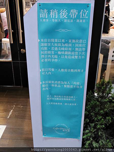 台中東區 咖啡鑽，知名鬆餅專賣店推出耶誕817套餐，這個特別的日子裡讓我們用愛抱一起吧!周末下午四點後可來電詢問是否可預約。近大魯閣新時代、台中車站，