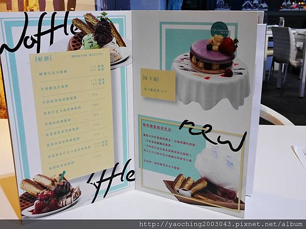 台中東區 咖啡鑽，知名鬆餅專賣店推出耶誕817套餐，這個特別的日子裡讓我們用愛抱一起吧!周末下午四點後可來電詢問是否可預約。近大魯閣新時代、台中車站，