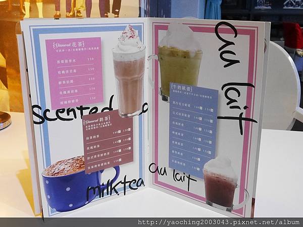 台中東區 咖啡鑽，知名鬆餅專賣店推出耶誕817套餐，這個特別的日子裡讓我們用愛抱一起吧!周末下午四點後可來電詢問是否可預約。近大魯閣新時代、台中車站，