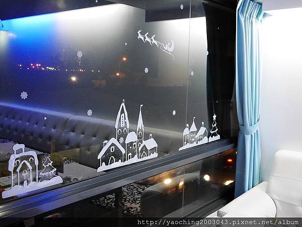 台中東區 咖啡鑽，知名鬆餅專賣店推出耶誕817套餐，這個特別的日子裡讓我們用愛抱一起吧!周末下午四點後可來電詢問是否可預約。近大魯閣新時代、台中車站，