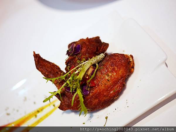 台中東區 咖啡鑽，知名鬆餅專賣店推出耶誕817套餐，這個特別的日子裡讓我們用愛抱一起吧!周末下午四點後可來電詢問是否可預約。近大魯閣新時代、台中車站，