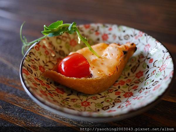 台中西區 昨日花卷 跨界好食,忠誠街上的人氣店家,適合三五好友聚餐分食,招牌花卷創意好好味,近SOGO、勤美商圈 台中西區 昨日花卷 跨界好食,忠誠街上的人氣店家,適合三五好友聚餐分食,招牌花卷創意好好味,近SOGO、勤美商圈