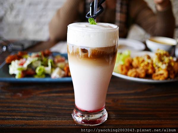 台中西區 昨日花卷 跨界好食,忠誠街上的人氣店家,適合三五好友聚餐分食,招牌花卷創意好好味,近SOGO、勤美商圈 台中西區 昨日花卷 跨界好食,忠誠街上的人氣店家,適合三五好友聚餐分食,招牌花卷創意好好味,近SOGO、勤美商圈