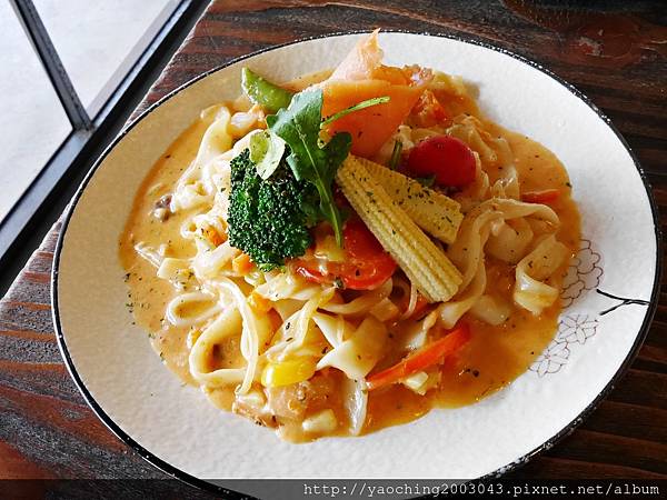 台中西區 昨日花卷 跨界好食,忠誠街上的人氣店家,適合三五好友聚餐分食,招牌花卷創意好好味,近SOGO、勤美商圈 台中西區 昨日花卷 跨界好食,忠誠街上的人氣店家,適合三五好友聚餐分食,招牌花卷創意好好味,近SOGO、勤美商圈