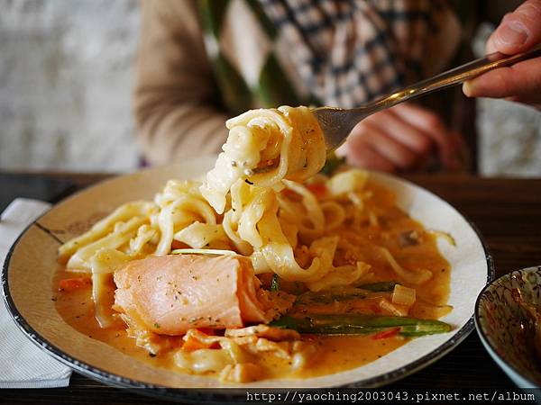 台中西區 昨日花卷 跨界好食,忠誠街上的人氣店家,適合三五好友聚餐分食,招牌花卷創意好好味,近SOGO、勤美商圈 台中西區 昨日花卷 跨界好食,忠誠街上的人氣店家,適合三五好友聚餐分食,招牌花卷創意好好味,近SOGO、勤美商圈