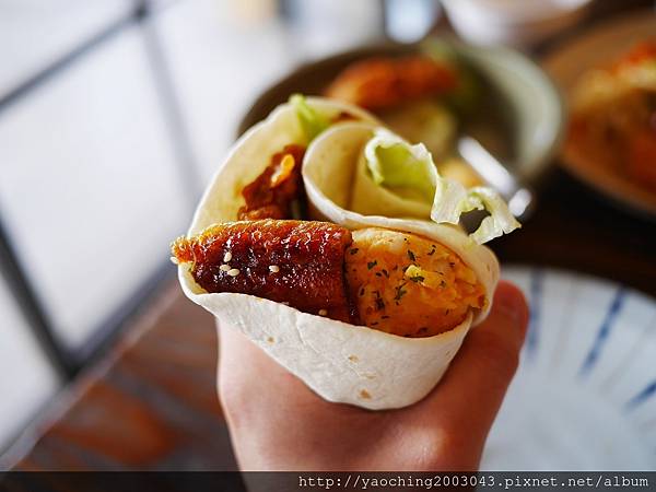 台中西區 昨日花卷 跨界好食,忠誠街上的人氣店家,適合三五好友聚餐分食,招牌花卷創意好好味,近SOGO、勤美商圈 台中西區 昨日花卷 跨界好食,忠誠街上的人氣店家,適合三五好友聚餐分食,招牌花卷創意好好味,近SOGO、勤美商圈