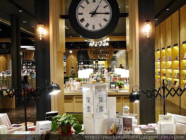 台中東區 PhoHoa美越河粉，來自美國的國際連鎖餐飲進駐台中秀泰及老虎城，酸辣河粉、雞肉河粉甚至還有適合帶去看電影的越南三明治