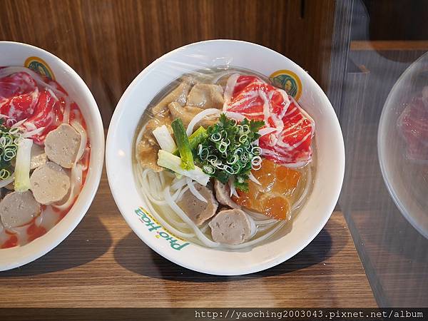 台中東區 PhoHoa美越河粉，來自美國的國際連鎖餐飲進駐台中秀泰及老虎城，酸辣河粉、雞肉河粉甚至還有適合帶去看電影的越南三明治