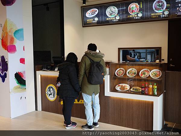 台中東區 PhoHoa美越河粉，來自美國的國際連鎖餐飲進駐台中秀泰及老虎城，酸辣河粉、雞肉河粉甚至還有適合帶去看電影的越南三明治