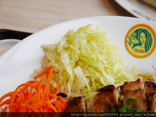 台中東區 PhoHoa美越河粉，來自美國的國際連鎖餐飲進駐台中秀泰及老虎城，酸辣河粉、雞肉河粉甚至還有適合帶去看電影的越南三明治