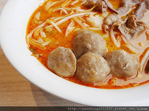 台中東區 PhoHoa美越河粉，來自美國的國際連鎖餐飲進駐台中秀泰及老虎城，酸辣河粉、雞肉河粉甚至還有適合帶去看電影的越南三明治